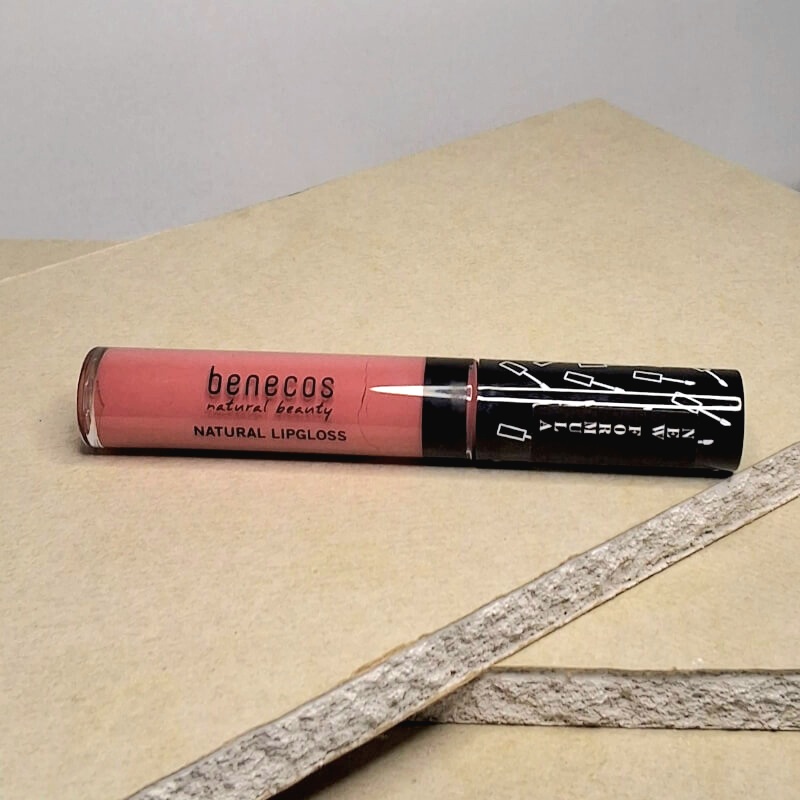 Φυσικό lip gloss σε ρόζ κοραλλί απόχρωση