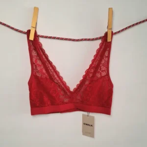 Δαντελένιο κόκκινο bralette της εταιρειας Walk