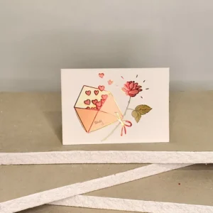 Κάρτα Αγίου Βαλεντίνου με σκίτσο ένα τριαντάφυλλο και φάκελο με καρδούλες